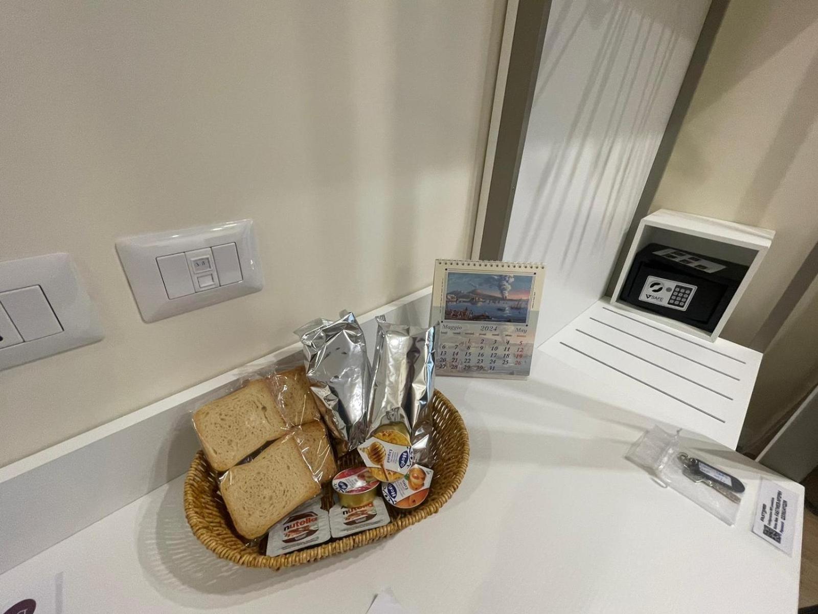 La Casa Di Ily Otel Napoli Dış mekan fotoğraf
